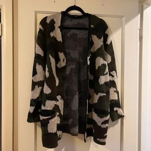 Oversized camo boyfriend cardigan size S/M - Picture 1 of 3